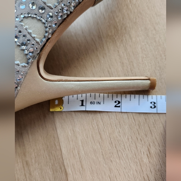 Badgley Mischka Ivory Shoes with crystal beads! - Picture 10 of 11